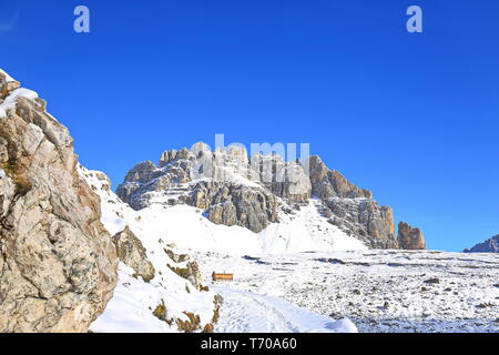 Trois pinacles dans les Dolomites Banque D'Images