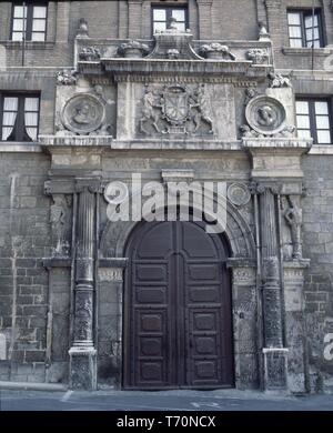 ANTIGUA PORTADA DEL HOSPITAL DE NUESTRA SEÑORA DE LA MISERICORDIA DEL SIGLO XVI SEDE DE RÉELS MUSEO DE NAVARRA FUNDADO EN 1956. Lieu : Musée de Navarre. L'ESPAGNE. Banque D'Images