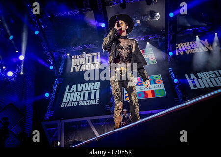 Rome, Italie. 01 mai, 2019. Noel Gallagher avec son groupe High Flying Birds, était l'invité d'internationales le Concertone de Primo Maggio à Rome. La 'May Day' Concert est un événement organisé chaque année à Rome par les syndicats CGL, CISL et UIL pour célébrer les droits des travailleurs avec la musique. Credit : Danilo D'Auria/Pacific Press/Alamy Live News Banque D'Images