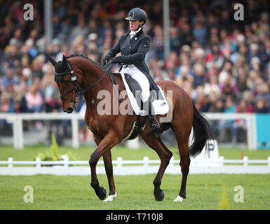 La société britannique Imogen Murray sur Ivar Gooden participe à la journée de dressage pendant trois des 2019 Mitsubishi Motors Badminton Horse Trials au Badminton Estate, Gloucestershire. Banque D'Images