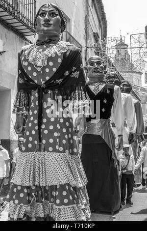 Caravaca de la Cruz, Espagne 2 Mai 2019 : Giants Parade à la festivité Caballos del vino ou chevaux de vin à Caravaca. Banque D'Images