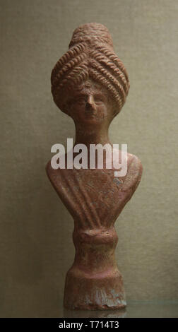 Tête en terre cuite romaine avec coiffure. Musée archéologique de Séville. L'Espagne. Banque D'Images