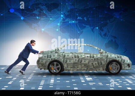 Businessman pushing voiture en concept d'entreprise Banque D'Images