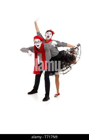 Mimes d'shirts. Les hommes et les femmes des mimes danse avec les bras grand ouvert isolé sur fond blanc Banque D'Images