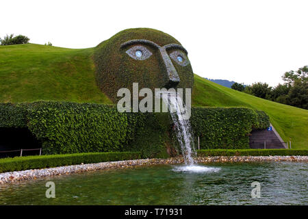 Wattens, Tyrol/ Autriche : Le géant est une fontaine créée par l'artiste autrichien André Heller, située à l'entrée de la Swarovski Crystal Worlds Banque D'Images