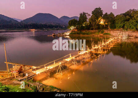 Pont de bambou , Mékong, Luang Prabang, Laos Banque D'Images