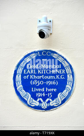 Londres, Angleterre, Royaume-Uni. Blue Plaque commémorative : Le maréchal Earl Kitchener of Khartoum, KG (1850-1916) a habité ici, 1914-1915. 2 Carlton Gardens, Wes Banque D'Images