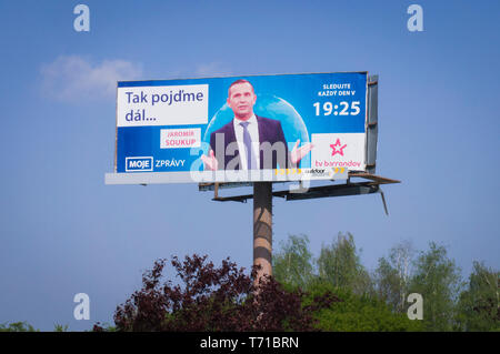 Billboard montre la télévision tchèque Jaromir Soukup propriétaire Barrandov sa publicité TV show "Mon actualité", Prague, République tchèque, le 2 mai 2019. (CTK Photo/ Sojk Libor Banque D'Images