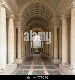 Palais de luxe avec des colonnes de marbre à Rome Banque D'Images