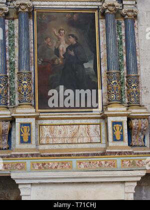 Todi Ombrie Italie. L'intérieur, autel à l'intérieur de l'église de San Fortunato. Chapelle de San Francesco di Paola. Banque D'Images