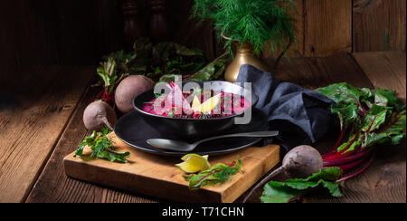 Un Borschtsch orientale avec la prière rouge classique Banque D'Images