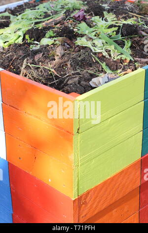 Bac à compost. Boîtier du compost fait à partir de palettes en bois recyclé, UK Banque D'Images