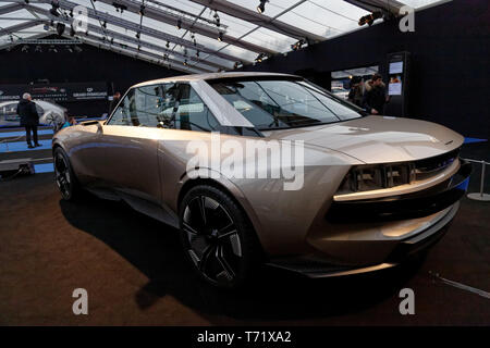 Peugeot E-Concept de légende, Grand Prix du plus beau concept-car à la 34e Festival Automobile International. © : V Phitoussi/Alamy Stock Photo Banque D'Images