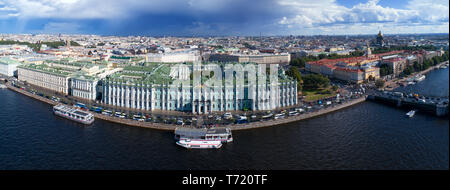 Vue aérienne de la rivière Neva et Hermitage Banque D'Images
