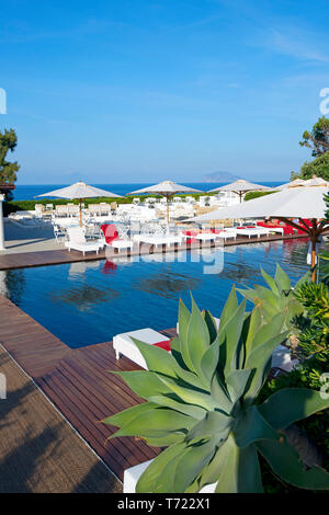 Capofaro resort, piscine, Salina, l'Île Eoliennes, Italie Banque D'Images