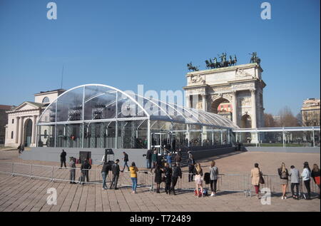 MILAN, Italie : 22 février 2019 : Modèles à pied la piste à Bottega Veneta MFW fashion show automne/hiver 2019 Banque D'Images