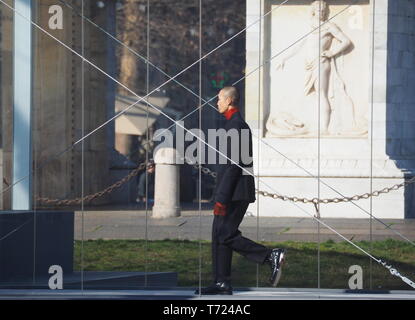 MILAN, Italie : 22 février 2019 : Modèles à pied la piste à Bottega Veneta MFW fashion show automne/hiver 2019 Banque D'Images