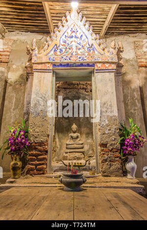 SAMUT SAKHON, THAÏLANDE - 25 SEPTEMBRE : Antique statue de Bouddha le 25 septembre dans la région de Wat Yai Ban Bo. Banque D'Images