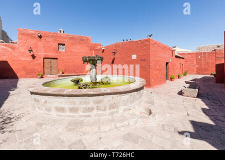 Fontaine dans le monastère de Santa Catalina Arequipa Banque D'Images