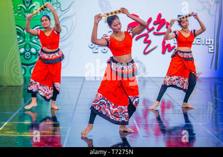 Les danseurs SriLankan de Hillwood College Dance Troupe se produisent au festival de danse Maskdance qui s'est tenu à Andong, en Corée du Sud Banque D'Images