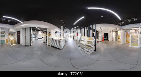 Vue panoramique à 360° de MINSK, BELARUS - Juin 2017 : panorama 360 angle view dans l'intérieur de carreaux de céramique moderne boutique, showroom salle de bain. 360 degrés entièrement sphériques panor transparente