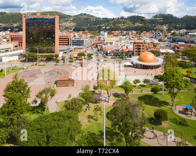 Vue aérienne du parc de la mère avec l'Équateur Cuenca planétaire Banque D'Images