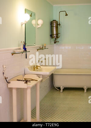 Au début du xxe siècle avec l'appartement salle de bains chauffe-eau de stockage Banque D'Images