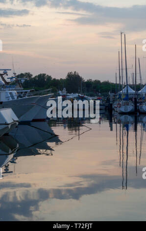 Boats docked in Cesenatico, Italie Banque D'Images