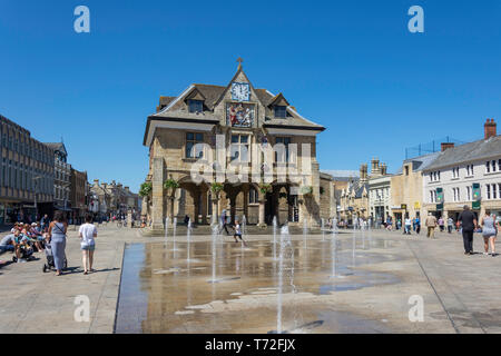 17e siècle le Guildhall (beurre Cross), Place de la Cathédrale, Peterborough, Cambridgeshire, Angleterre, Royaume-Uni Banque D'Images