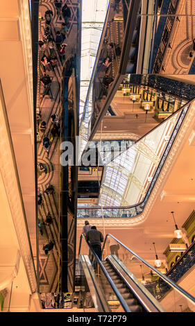 Sydney, Nouvelle Galles du Sud / AUSTRALIE - 13 mai 2016 : Architecture et de réflexions dans le Queen Victoria Building Banque D'Images