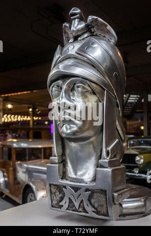 Version agrandie de la Minerva hood ornament / bouchon de radiateur / classic car mascot à Autoworld, musée de l'automobile à Bruxelles, Belgique Banque D'Images