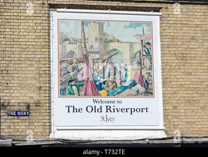 'Bienvenue à l'ancien port fluvial' signe sur mur, le quai, St Ives, Cambridgeshire, Angleterre, Royaume-Uni Banque D'Images