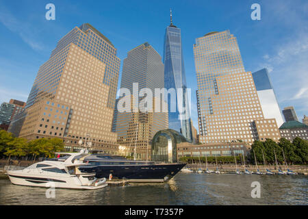 Gratte-ciel du WORLD TRADE CENTER Westfield Shopping Mall (©SANTIAGO CALATRAVA 2016)LE CENTRE-VILLE DE MANHATTAN NEW YORK USA Banque D'Images