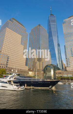 Gratte-ciel du WORLD TRADE CENTER Westfield Shopping Mall (©SANTIAGO CALATRAVA 2016)LE CENTRE-VILLE DE MANHATTAN NEW YORK USA Banque D'Images