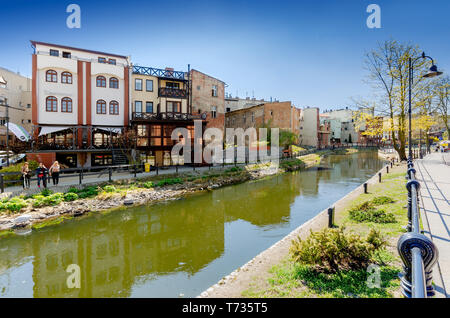 Bydgoszcz, Kuyavian-province de Poméranie, Pologne. Mlynowka riverbank bâtiments, quartier de la vieille ville. Banque D'Images