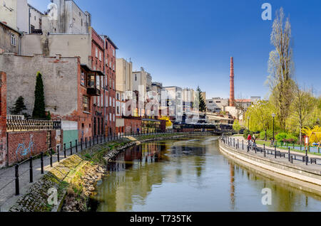 Bydgoszcz, Kuyavian-province de Poméranie, Pologne. Mlynowka riverbank bâtiments, quartier de la vieille ville. Banque D'Images