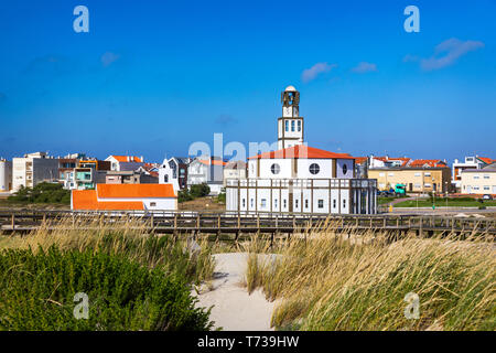 Église de Costa Nova une célèbre plage près de Aveiro Centro Portugal. Église dans la célèbre station balnéaire de Costa Nova, Aveiro, Portugal. Banque D'Images