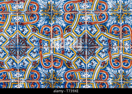 Est une forme d'azulejo Portugais ou Espagnol peint, tin-vitrage, carreaux de céramique. Carreaux portugais traditionnels Azulejos est à Aveiro. Orn Architecture Banque D'Images