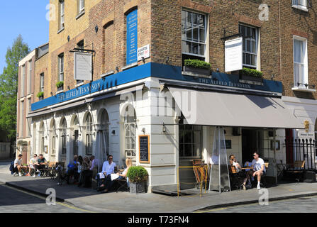 La smart Alfred Tennyson gastropub et restaurant sur Motcomb Kinnerton et rues, dans Belgravia, London SW1, UK Banque D'Images