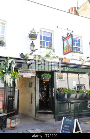 La Nag's Head, un pub anglais traditionnel et charmant sur Kinnerton Street à Belgravia, Londres SW1X, UK Banque D'Images