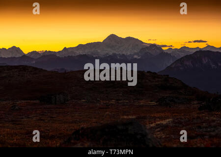 Coucher de soleil sur la plage et de l'Alaska Denali vus de Kesugi Ridge Trail et Denali State Park à l'automne, le centre-sud de l'Alaska Banque D'Images