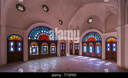 Kashan, Iran, 25 avril 2019 : 5 chambre dans maison Tabatabei porte Banque D'Images