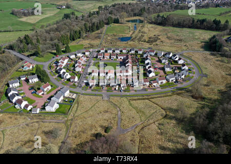 Drone aérien vue de développement du logement de forme ovale UK Banque D'Images