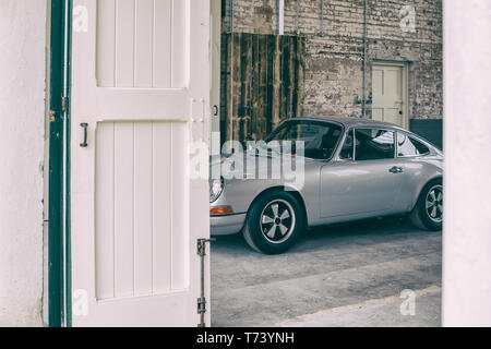 Vintage 1971 voiture Porsche 911 à Bicester heritage centre 'Drive il Day'. Bicester, Oxfordshire, Angleterre. Vintage filtre appliqué Banque D'Images