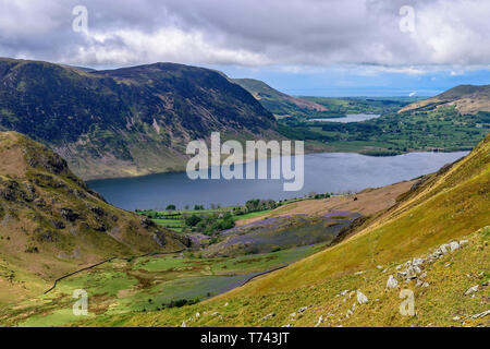 Rannerdale Whiteless vu de brochets avec Crummock Water et derrière Loweswater Banque D'Images