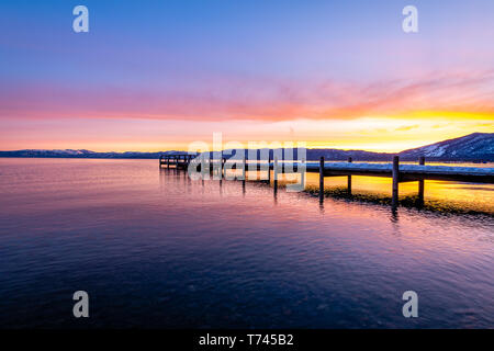 Sunrise de Valhalla Pier à South Lake Tahoe Banque D'Images