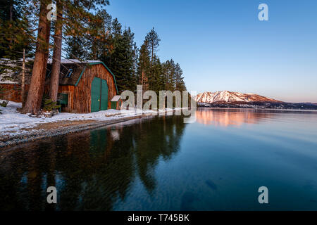 Sunrise de Valhalla Pier à South Lake Tahoe Banque D'Images