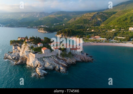 Vue aérienne de l'île de Sveti Stefan à Budva Banque D'Images