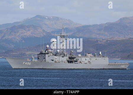 TCG Gökova (F496), un Gabya-classe (ou G-class frigate) exploité par la marine turque, passant Gourock au début de l'exercice Joint Warrior 19-1. Banque D'Images