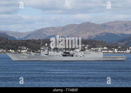 TCG Gökova (F496), un Gabya-classe (ou G-class frigate) exploité par la marine turque, passant Gourock au début de l'exercice Joint Warrior 19-1. Banque D'Images